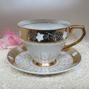 Japan Irridescent Pearl & Gold Ribbed Cup & Saucer Vintage (K649)